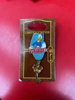 Disney Resort Key LE 750 Pin. Yacht Club Resort Room 1990 Donald Duck