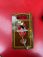 Disney Resort Key LE 750 Pin. Caribbean Beach Resort Room 1988 Goofy